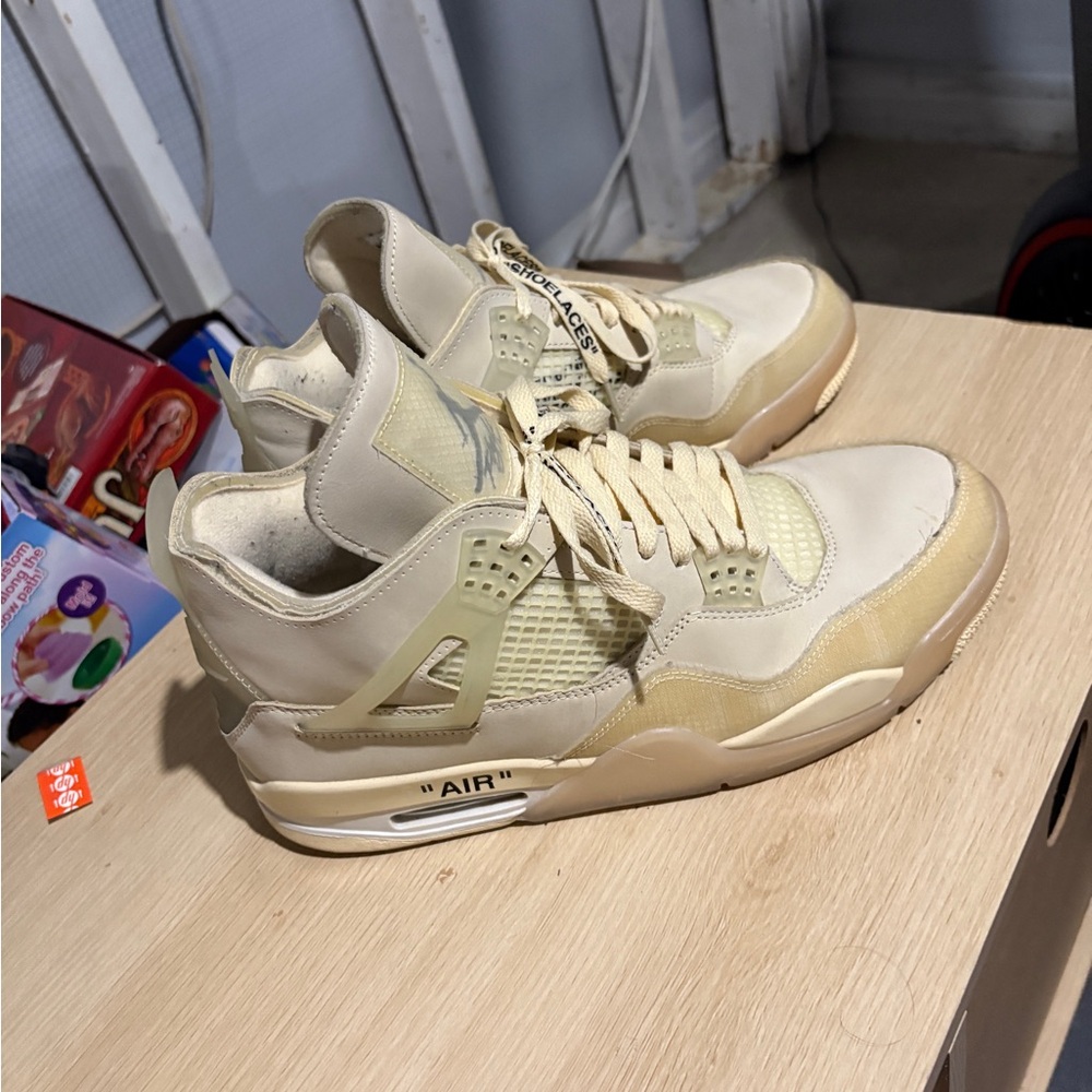 Off-White Jordan 4 “sails”